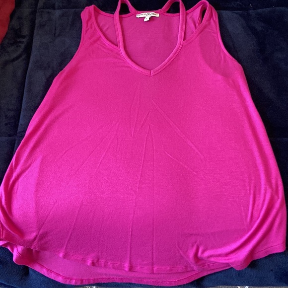 Express Women's Cold Shoulder cut out top. Lg - Picture 4 of 4